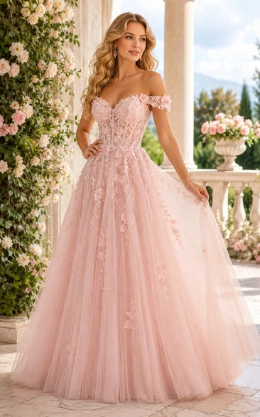 Vestido de gala rosa palo con escote Bardot, apliques de encaje y falda de tul.