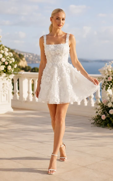 Robe de mariée mini trapèze à bretelles en dentelle blanche et encolure carrée