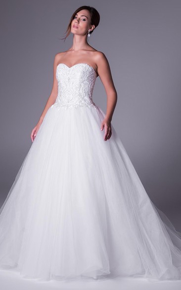 Ball Gown Floor-Length Sweetheart Tulle Wedding Dress With Appliques And Zipper