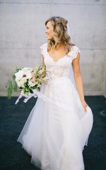 Romantic V-neck White Tulle Princess Wedding Dress Lace Bowknot