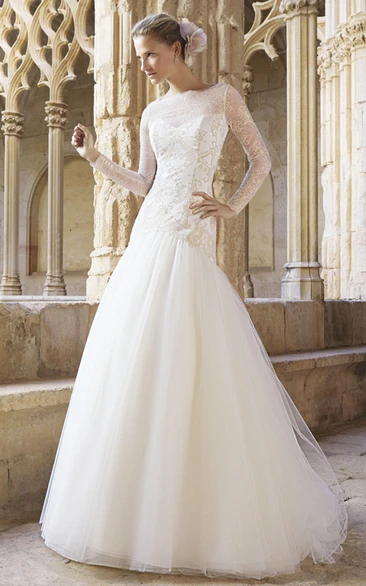 A-Line Long Sleeve Bateau Neck Appliqued Dropped Tulle Wedding Dress