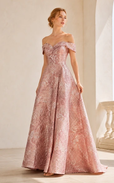 Altrosafarbenes, schulterfreies A-Linien-Ballkleid aus strukturiertem Satin