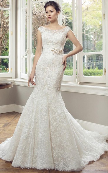 Mermaid Scoop-Neck Cap-Sleeve Lace Wedding Dress With Illusion