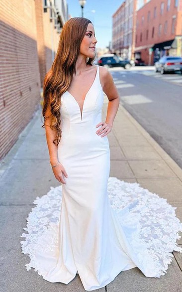 Casual V-neck Short-sleeve Sheath Low-v Back Wedding Dress with Lace Train