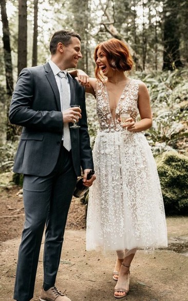 White Lace Wedding Dress for Bride with Groom