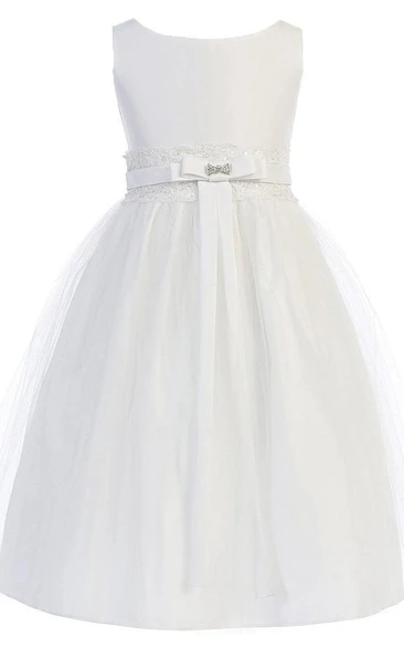 Sleeveless A-line Tulle Dress With Bow and Appliques