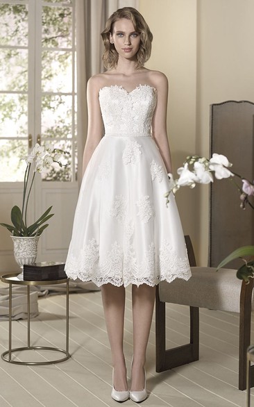 A-Line Appliqued Knee-Length Sweetheart Sleeveless Satin&Lace Wedding Dress