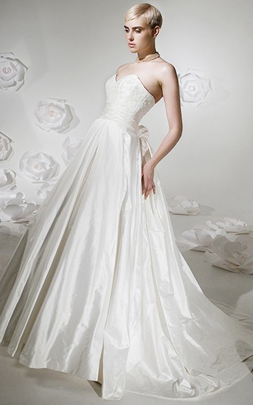 A-Line Bowed Sweetheart Sleeveless Long Satin Wedding Dress With Court Train And Backless Style