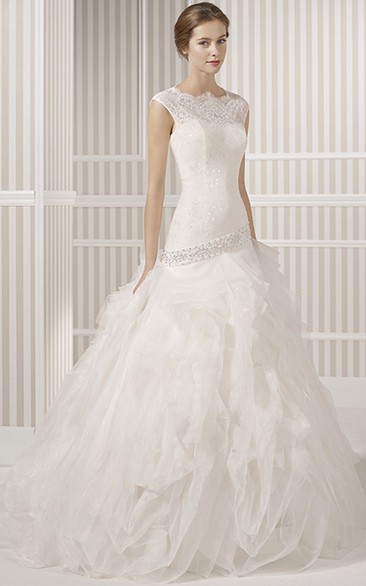 A-Line Scoop-Neck Sleeveless Tulle Wedding Dress With Ruffles And Beading