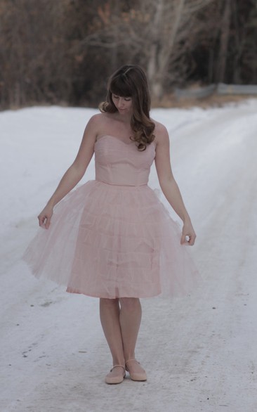 Simple Strapless Knee-length Tulle Dress
