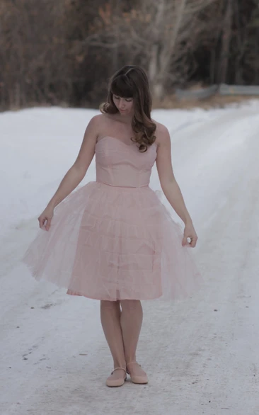 Simple Strapless Knee-length Tulle Dress