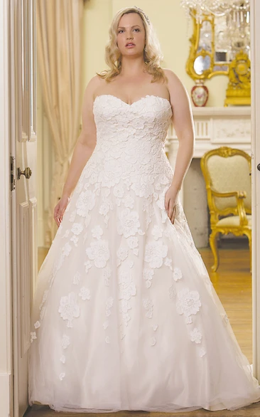 Ball Gown Floor-Length Sweetheart Lace Plus Size Wedding Dress With Appliques And V Back