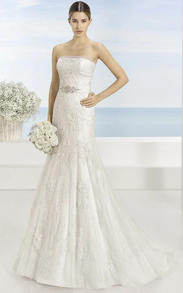 A-Line Floor-Length Strapless Appliqued Sleeveless Lace Wedding Dress With Waist Jewellery And Pleats