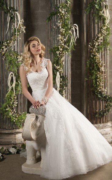 Ball Gown Maxi V-Neck Sleeveless Appliqued Lace Wedding Dress