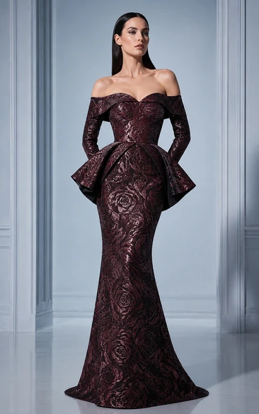 Burgunderfarbenes schulterfreies Meerjungfrauen-Abendkleid aus Spitze mit Schößchen und Spitze