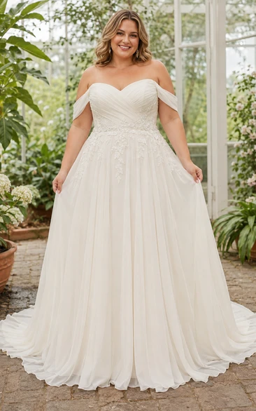 Robe de mariée grande taille à épaules dénudées et décolleté en cœur avec jupe en tulle