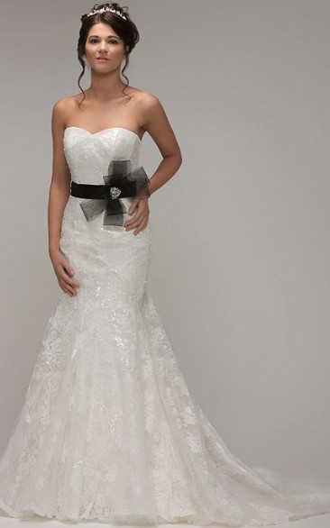 Sheath Long Sweetheart Lace Wedding Dress With Appliques And Corset Back