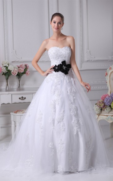 Sleeveless A-Line Tulle Appliques and Ball-Gown With Ribbon
