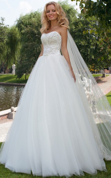 A-Line Strapless Tulle Wedding Dress