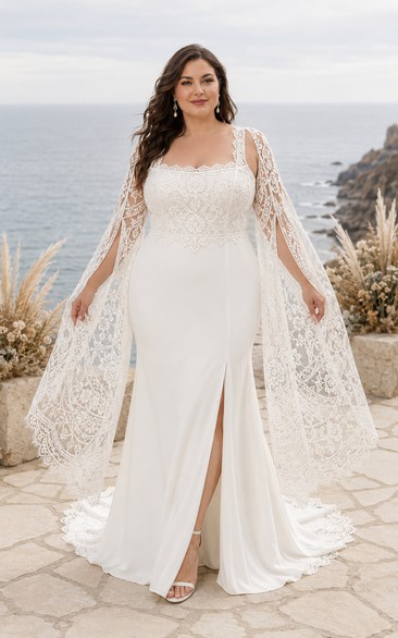 Robe de mariée fourreau ivoire grande taille à col carré et manches cape en dentelle