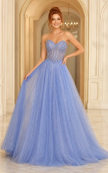 Robe de bal bustier en tulle bleu ciel avec corsage en dentelle perlée