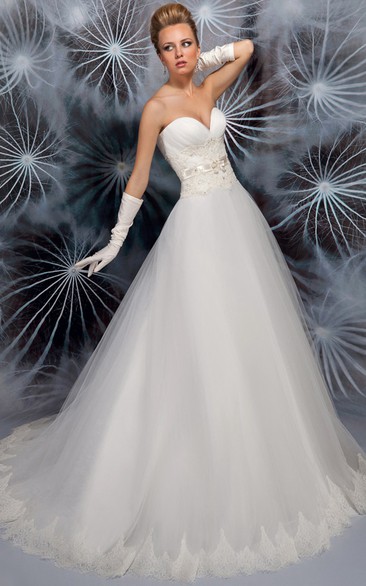 A-Line Sweetheart Appliqued Sleeveless Tulle Wedding Dress