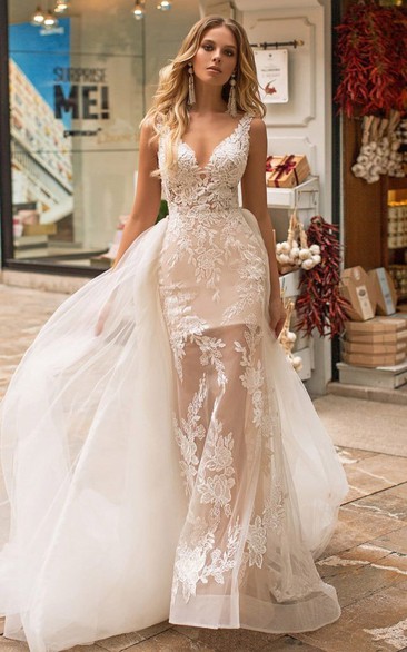 Mermaid Ethereal V-neck Sleeveless Applique Lace Wedding Dress with Watteau Train