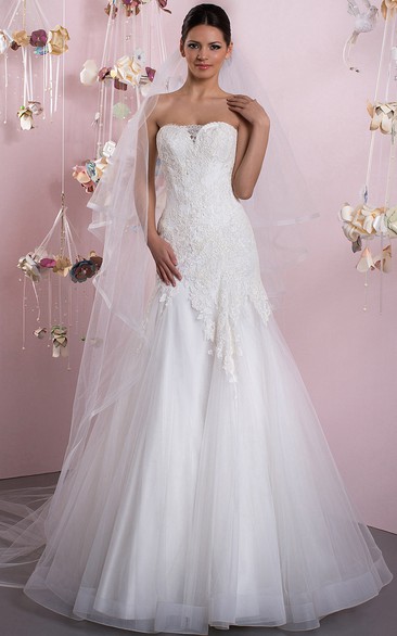 A-Line Appliqued Sleeveless Strapless Floor-Length Tulle&Lace Wedding Dress With Lace-Up Back And Court Train