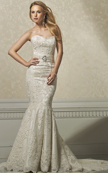 Trumpet Appliqued Long Sleeveless Sweetheart Lace Wedding Dress With Waist Jewellery