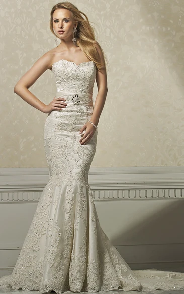Trumpet Appliqued Long Sleeveless Sweetheart Lace Wedding Dress With Waist Jewellery