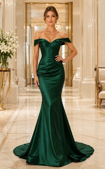 Vestido de noche de satén verde oscuro con escote Bardot y corte sirena, cola larga.