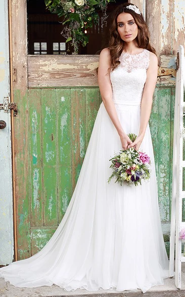 Sleeveless Scoop-Neck Tulle Wedding Dress With Illusion
