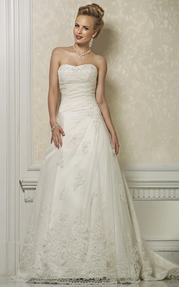 A-Line Appliqued Strapless Long Sleeveless Lace&Satin Wedding Dress With Side Draping