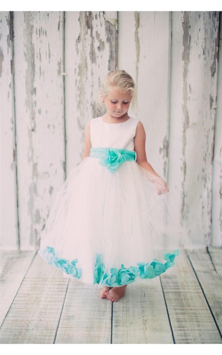 Scoop Neck Sleeveless Tulle Ball Gown With Flowers