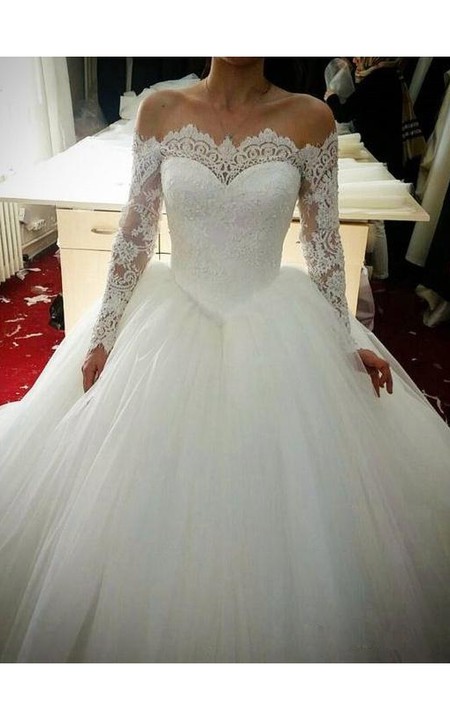 Long Sleeve Scalloped Neck Floor Length Lace Applique Bridal Gown