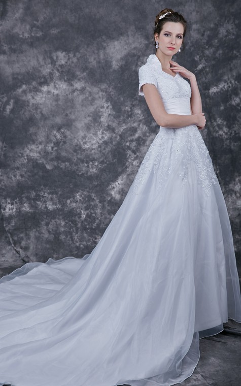 Romantic Lace-appliqued Organza Wedding Dress With Satin Band - 1