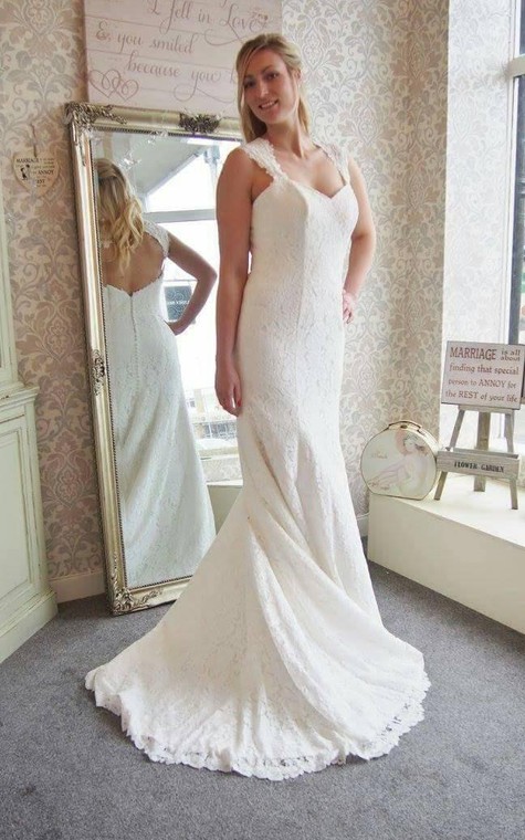 Lace Mermaid Sleeveless Dress With V-Neck and Keyhole Back - 1