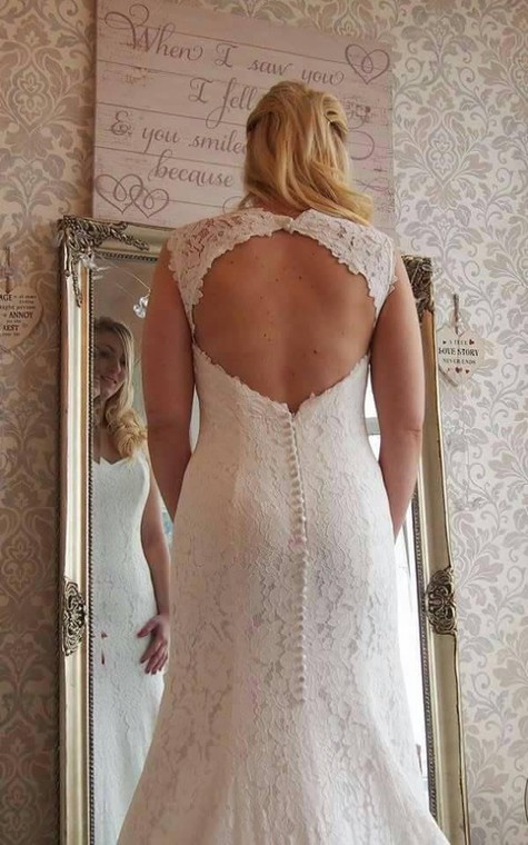 Lace Mermaid Sleeveless Dress With V-Neck and Keyhole Back - 5