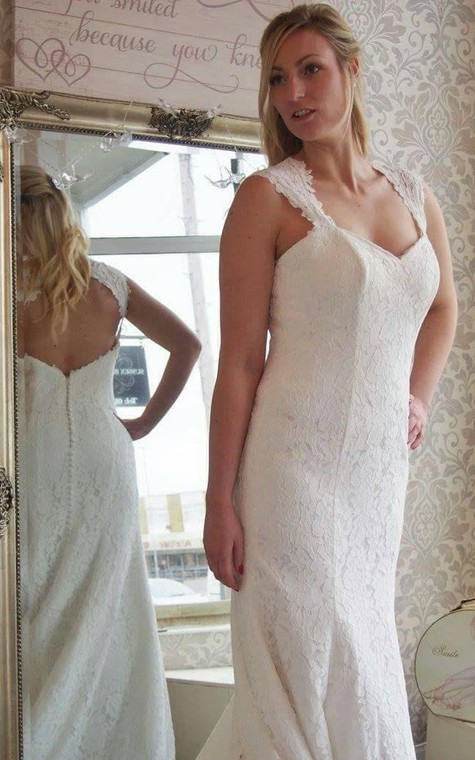 Lace Mermaid Sleeveless Dress With V-Neck and Keyhole Back - 2