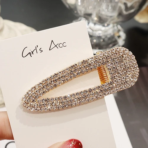 Glänzender und moderner Kopfschmuck in Gold/Silber/Perlen