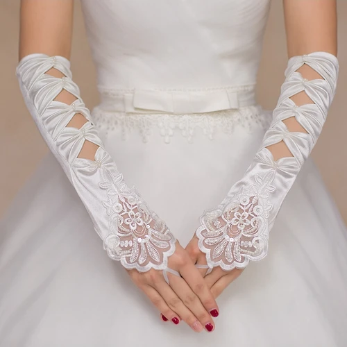 Guantes largos con bordado de cuentas y lazo blanco