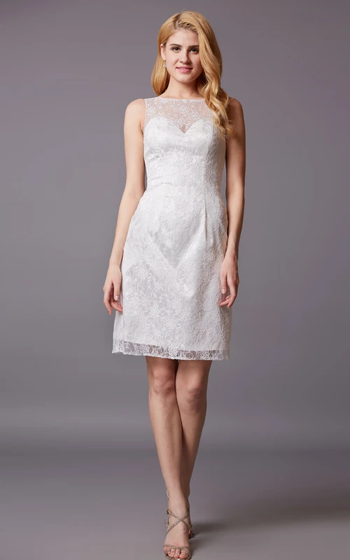 Robe courte en dentelle moulante à encolure illusion