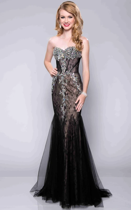 Vestido de fiesta estilo sirena con encaje, escote corazón, falda de tul y adornos de cristal.