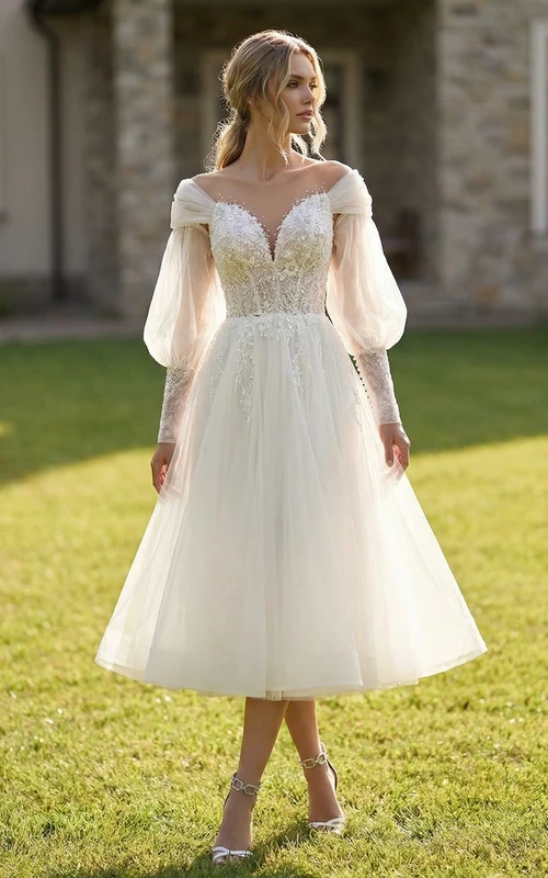 Kurzes, langärmeliges Brautkleid in großen Größen