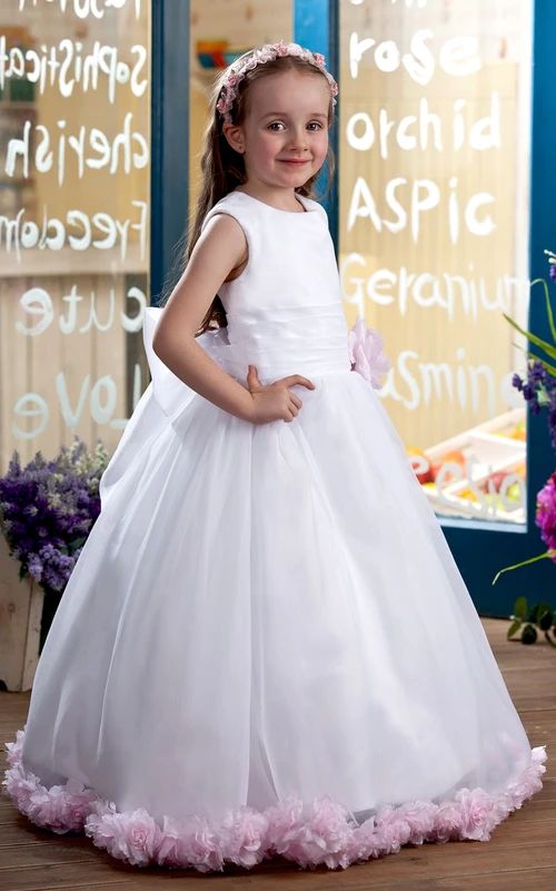 Ravissante robe de demoiselle d'honneur sans manches et froncée avec nœud