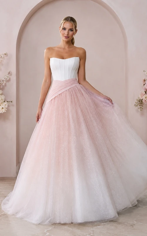 Schlichtes, bodenlanges, trägerloses Brautkleid aus Satin und Tüll in zartem Rosa