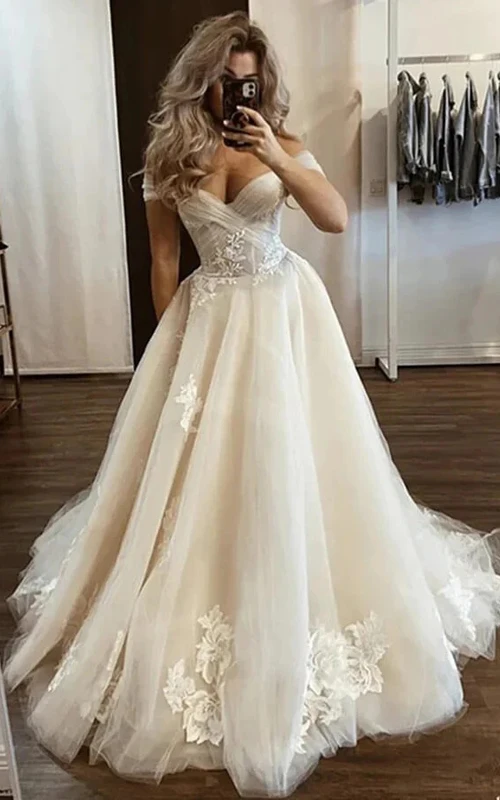 Tüll-Brautkleid in A-Linie mit herzförmigem Ausschnitt, schulterfreiem Design und gekreuzten Trägern