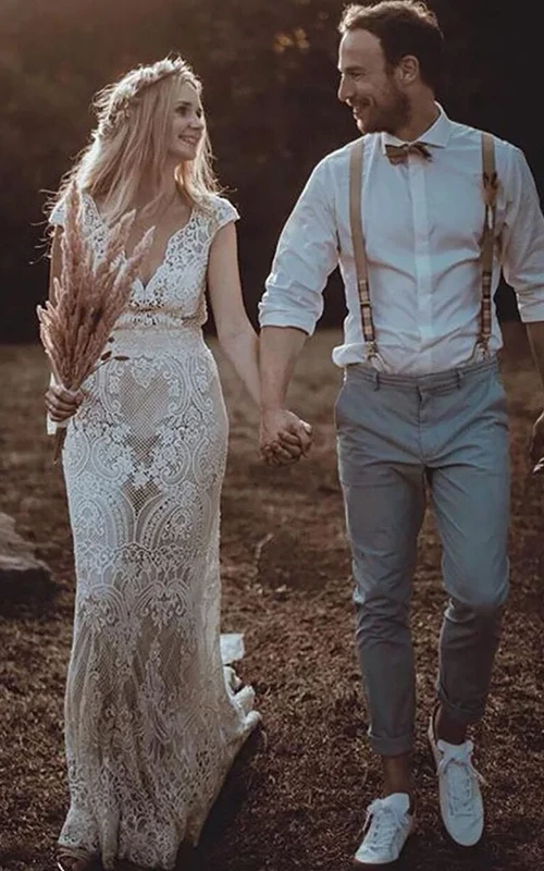 Vintage Empire-Brautkleid aus Spitze mit tiefem V-Ausschnitt und V-Rücken