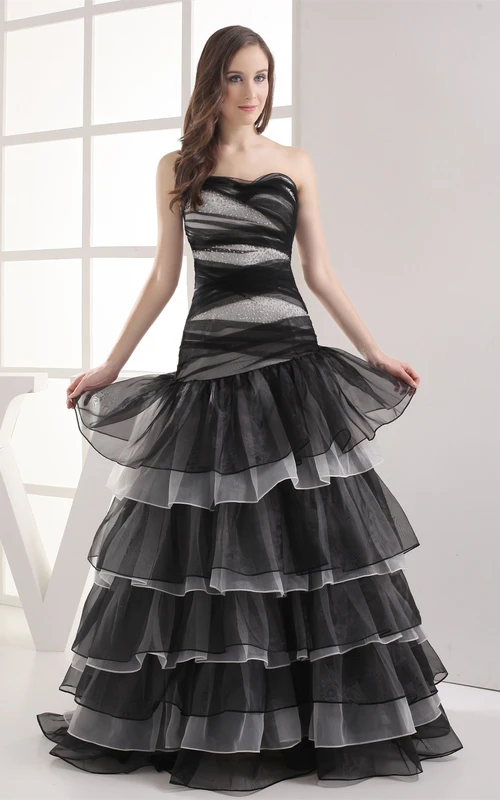 Zweifarbiges A-Linien-Kleid mit Stufenrock