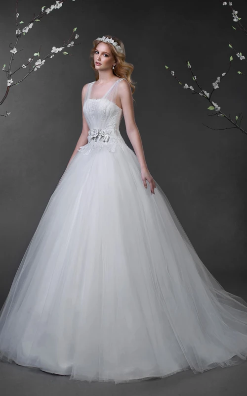 Robe de bal longue sans manches en tulle à lacets avec appliques et perles